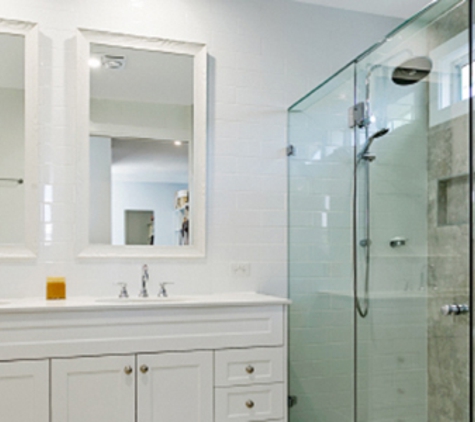 Bradnam's Windows & Doors - Ashmore, QLD. Frameless Shower Screen With 3 Panels