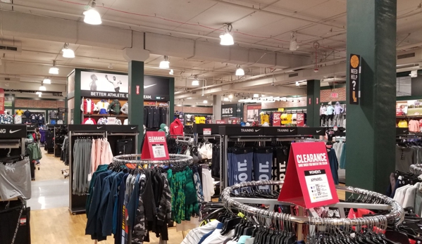 Dick's Sporting Goods - Glendale, CA