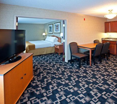 Holiday Inn Express & Suites Greenwood - Greenwood, IN