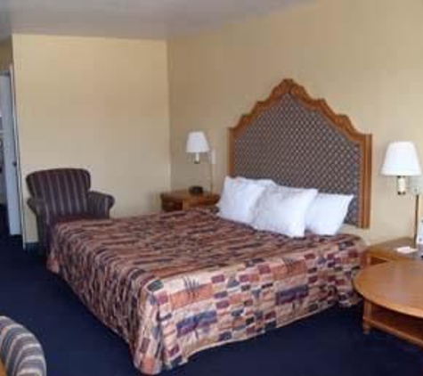 Days Inn by Wyndham San Antonio - San Antonio, TX