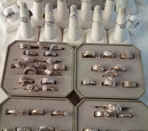 Ingavo's Gold & Diamond Outlet - Johnstown, PA. 100's Engagement Rings & Bands