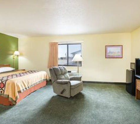 Super 8 by Wyndham Colby - Colby, KS