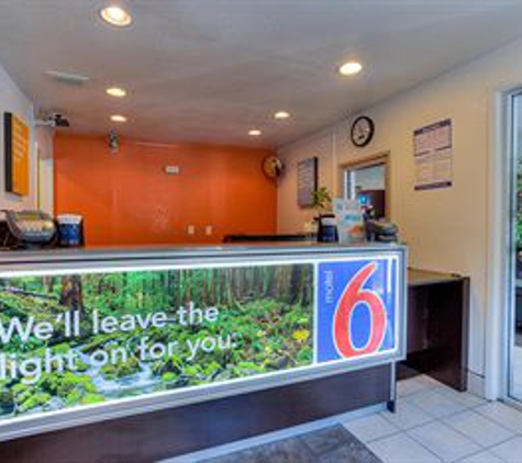 Motel 6 - Portland, OR