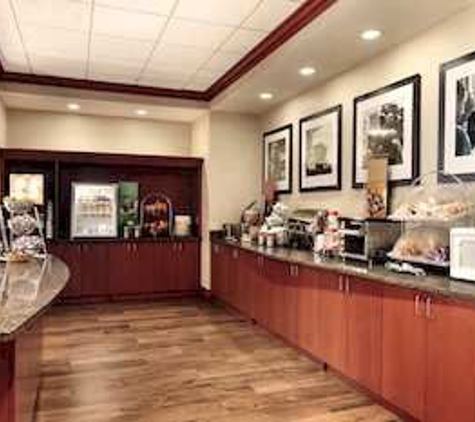 Hampton Inn & Suites Mystic - Mystic, CT