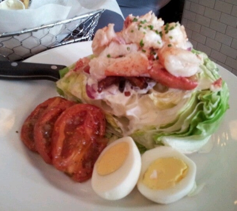 Thames Street Oyster House - Baltimore, MD