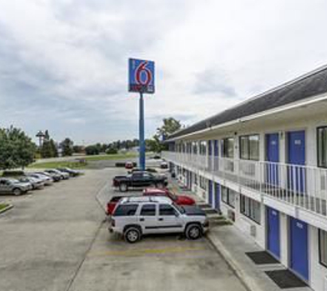 Motel 6 - Port Allen, LA