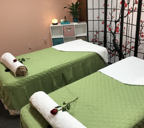 yan's massage therapy - Bloomsburg, PA. Couple Massage room