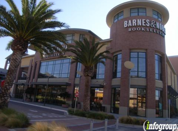 Barnes & Noble Booksellers - Emeryville, CA