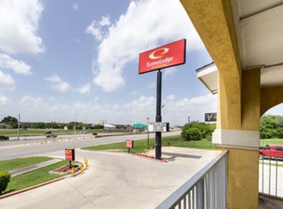 Econo Lodge - San Antonio, TX