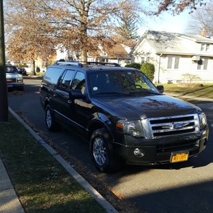 Aaron Limousines Ltd - Wantagh, NY. Long Island Town Car and SUV Limousine Service!