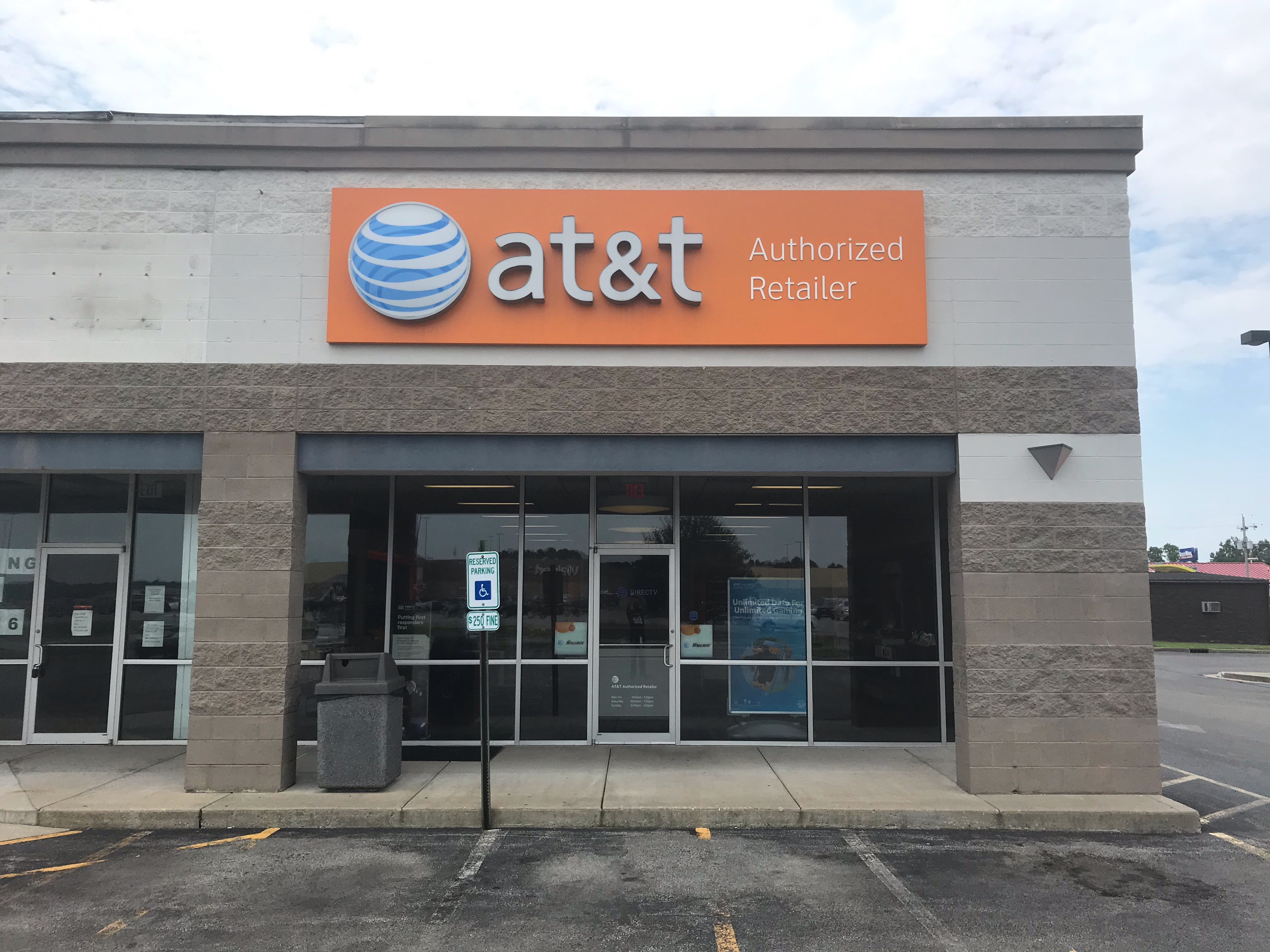 AT T Store 922 Giacone Dr Benton IL 62812 YP