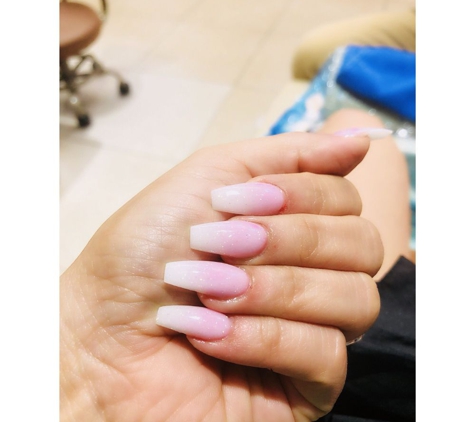 Q- Nails & Spa - Miami, FL