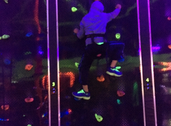 Glowzone LA - Woodland Hills, CA