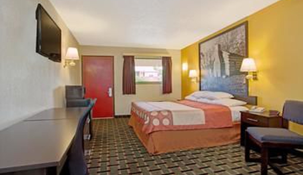 Super 8 by Wyndham Cincinnati OH - Cincinnati, OH