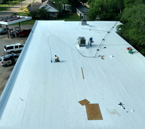 Hostetler  Roofing. The grocery store at Cooper TX that Hostetler Roofing tore old roof off and installed a new roof.