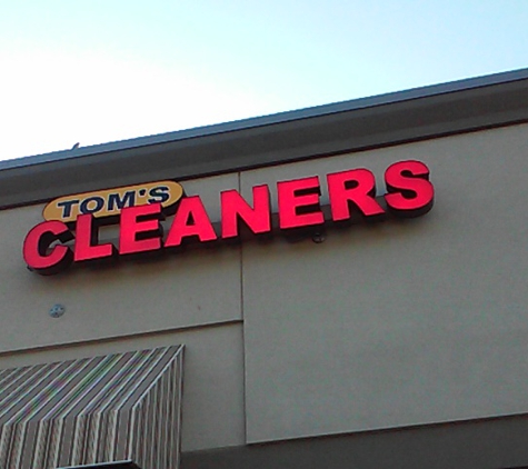 Tom's Cleaners - Walled Lake, MI