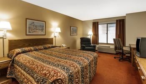 Super 8 by Wyndham Watertown WI - Watertown, WI