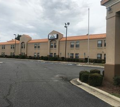 Days Inn - Dunn, NC