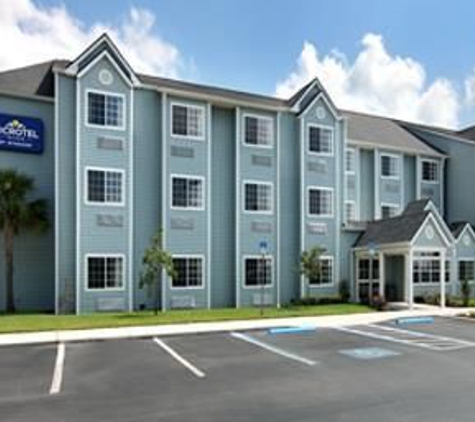 Microtel Inn & Suites by Wyndham Zephyrhills - Zephyrhills, FL