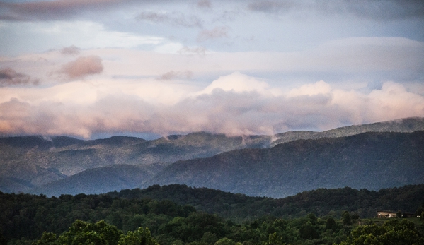 Nolichuckey Bluffs Bed and Breakfast Cabins - Greeneville, TN