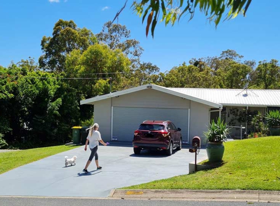 Associated Medical Clinics (AMC) - Gaven, QLD. Customer parking area from street view