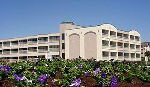 Casa Del Mar Beachfront Suites - Galveston, TX