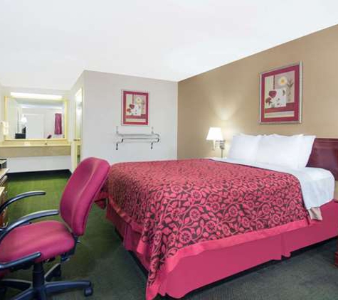 Days Inn by Wyndham Middleburg Heights - Cleveland, OH