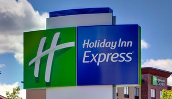 Holiday Inn Express & Suites Uniontown - Uniontown, PA