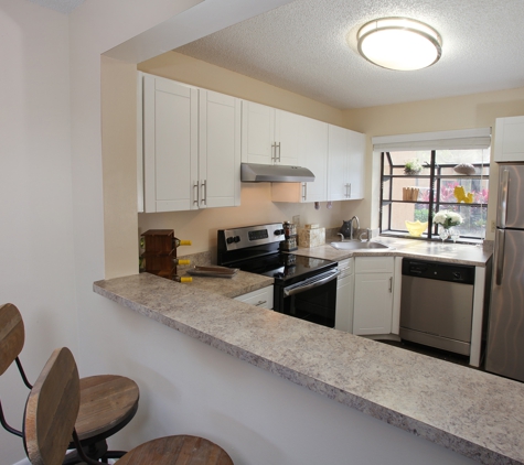 Crown Pointe Apartments - Coconut Creek, FL