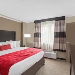 Ramada by Wyndham Des Moines Airport - Des Moines, IA