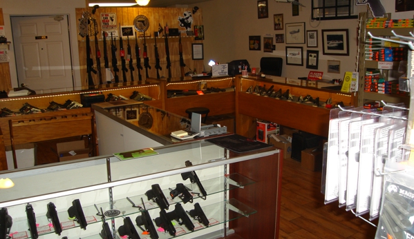 Cliff's Guns & Surplus - Sharon, WI