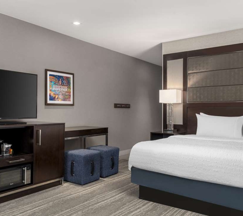 Hampton Inn & Suites Worcester - Worcester, MA