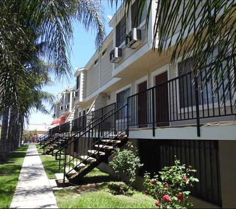 Lake Balboa Townhomes - Van Nuys, CA