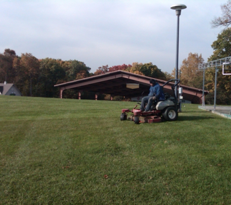 Botanical Designs and Landscaping Inc. - Lake Orion, MI. Meadow Brook Lawn Maintenance