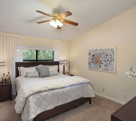 Crown Pointe Apartments - Coconut Creek, FL