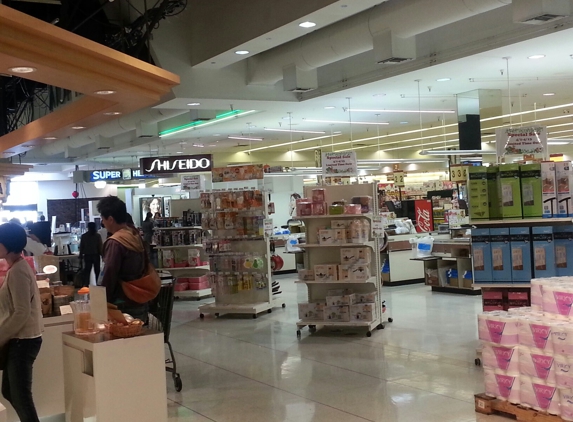 Mitsuwa Marketplace - Torrance, CA. Section between food court and grocery market