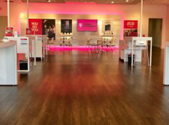 T-Mobile - Bloomington, MN