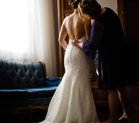 Bill & Jessica Photography - Chatsworth, GA. Mother helps with Wedding Dress