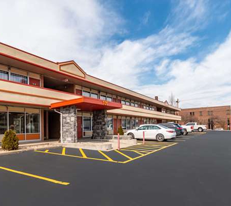 Econo Lodge - Zanesville, OH