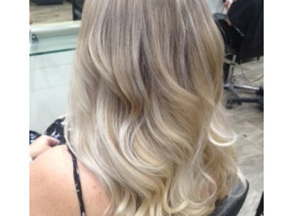 Split Ends Hair Designs - Avoca, QLD