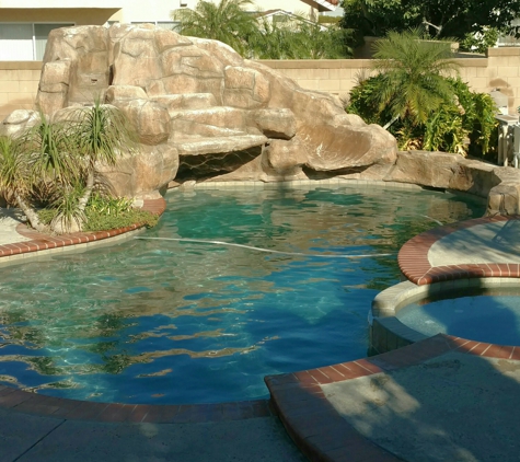 Living Waters Pool Service - Chino, CA