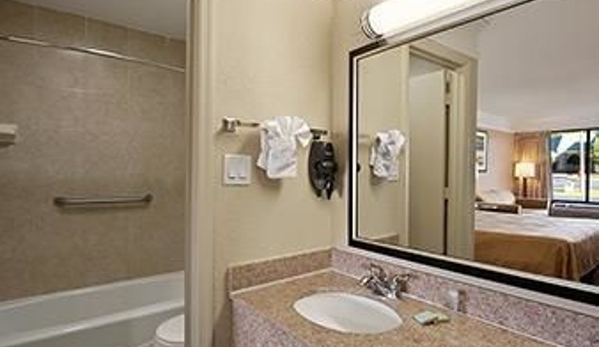 Travelodge by Wyndham Hinesville - Hinesville, GA