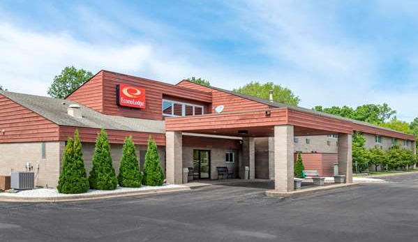 Econo Lodge - River Falls, WI