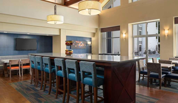 Hampton Inn & Suites Newport News - Newport News, VA