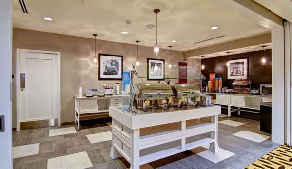 Hampton Inn & Suites Cincinnati-Downtown - Cincinnati, OH