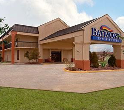 Baymont Inn & Suites - Topeka, KS