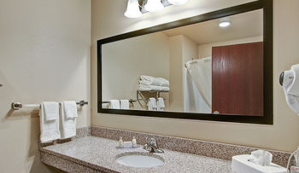 Cobblestone Hotel & Suites - Pulaski, WI