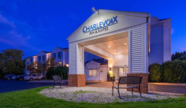 Charlevoix Inn & Suites - Charlevoix, MI