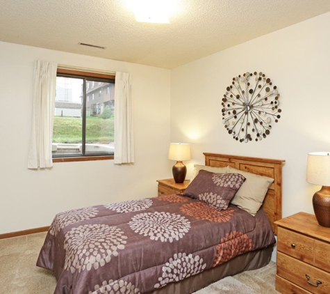 Park Place Apartments - Coralville, IA