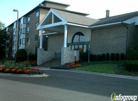 Iroquois Club Apartments - Naperville, IL